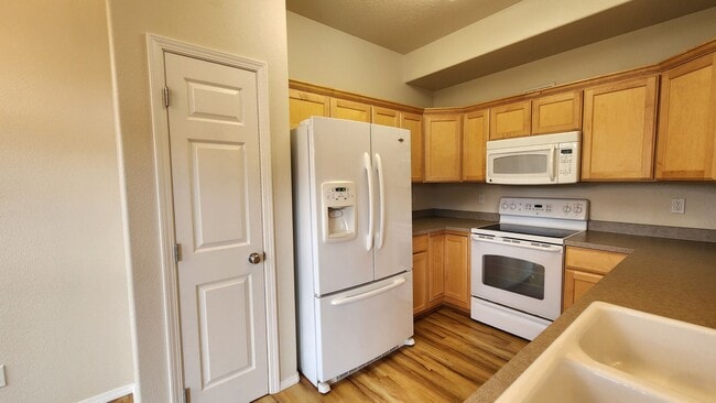 Building Photo - Two Bedroom Condo Near Moose Can Gully with a Garage