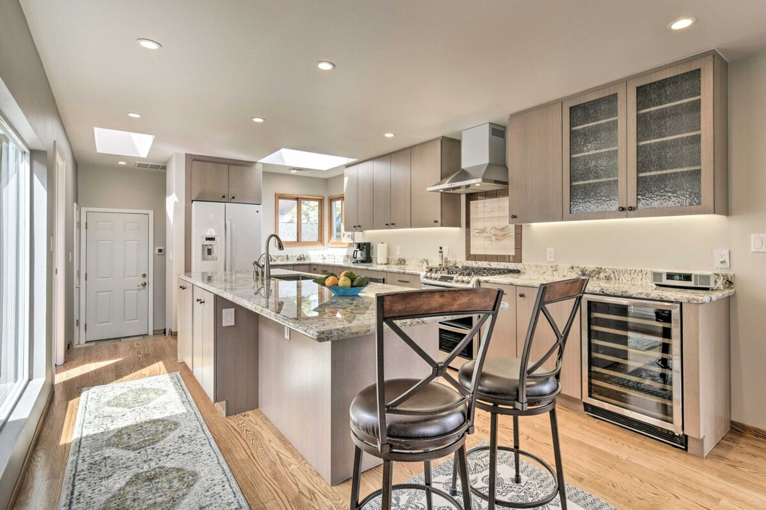 Building Photo - 2606 Bayview Dr