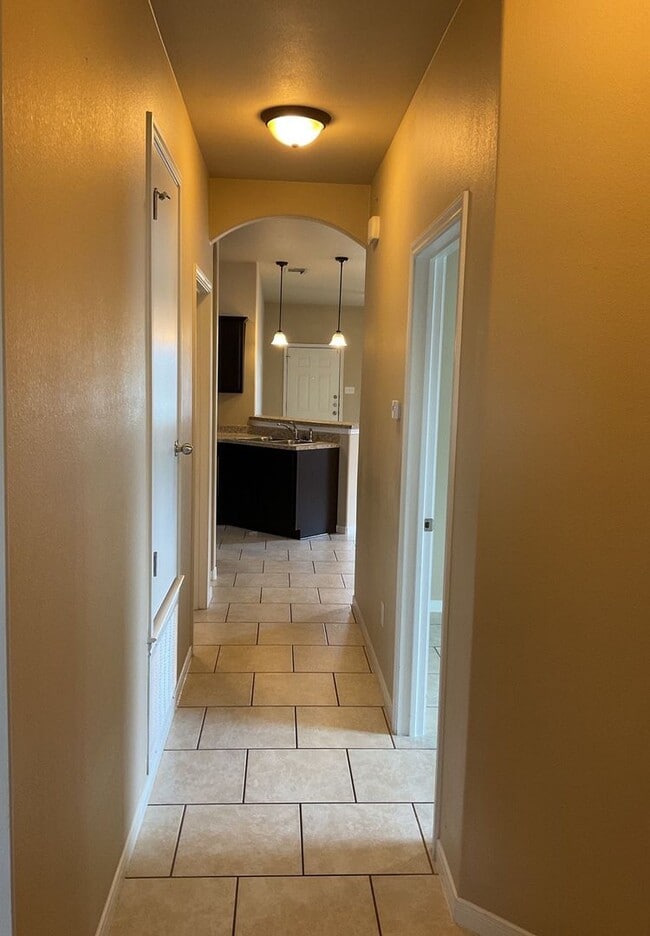 Building Photo - 4610 Cambridge Dr