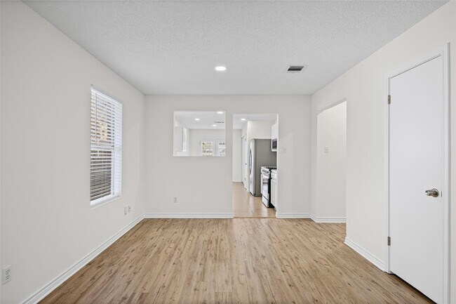 Building Photo - 806 Calico Dr