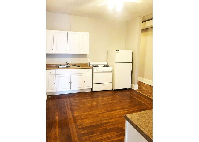 Building Photo - 3238 Bishop St