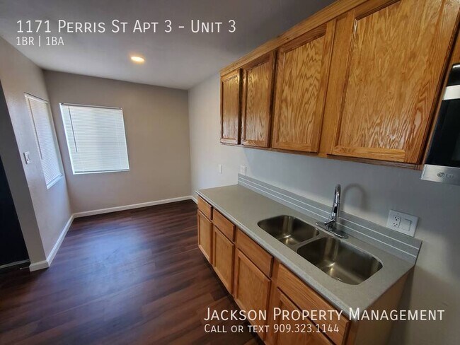 Building Photo - 1171 N Perris St