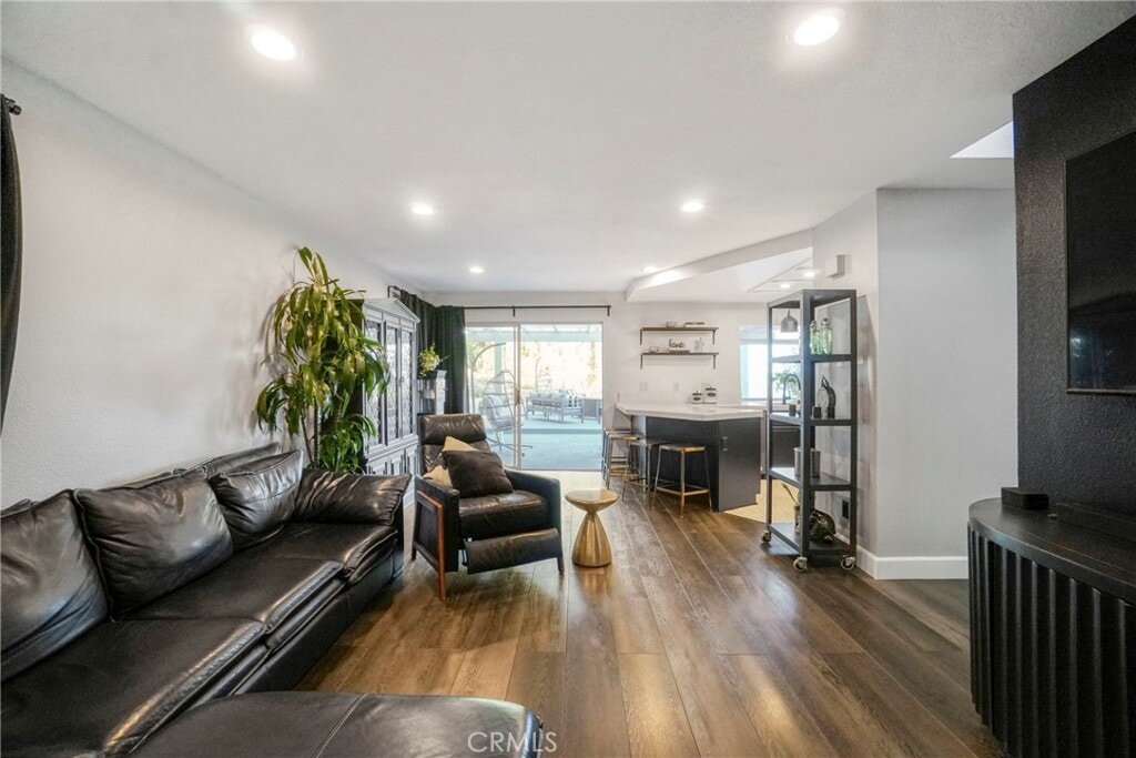 Building Photo - 7224 Bouquet Dr