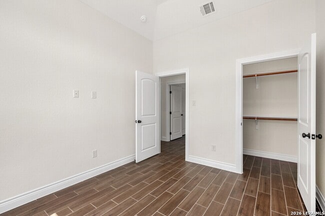 Building Photo - 406 Park Cir