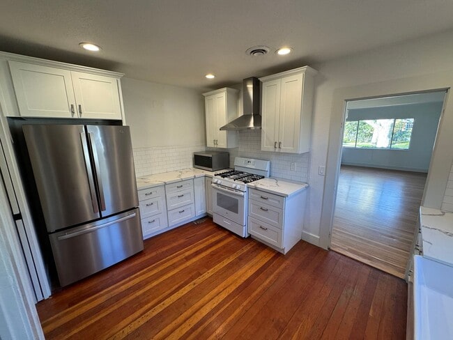 Building Photo - 3 bedroom 2 bathroom single family home | Located in Tahoe Park