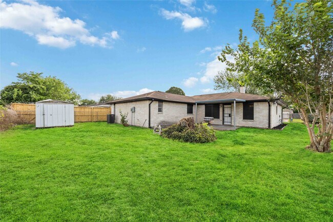 Building Photo - 12703 Redfern Dr