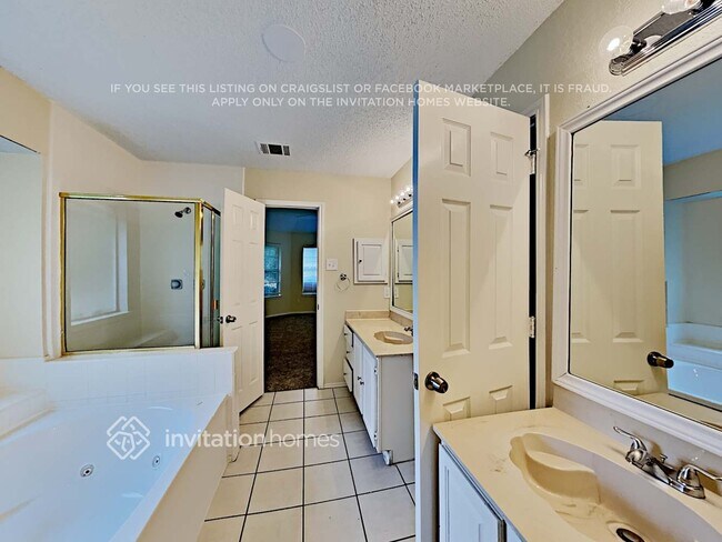 Building Photo - 8013 Yacht Club Dr