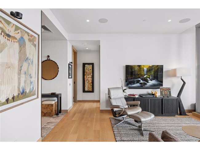 Building Photo - 255 Hennepin Ave