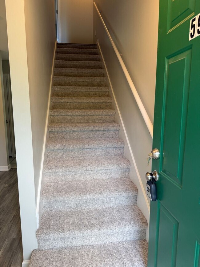 Building Photo - Red Bank Townhome