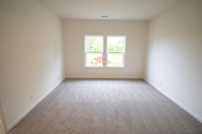 Building Photo - MODERN 3BR HOME IN BLACKTHORNE