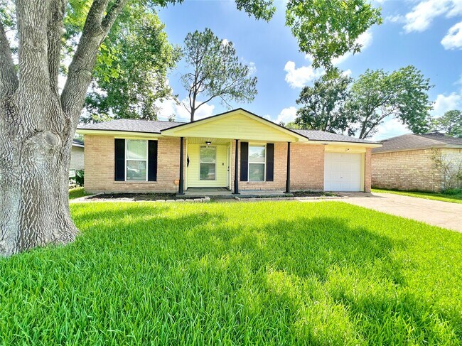 Building Photo - 16914 David Glen Dr