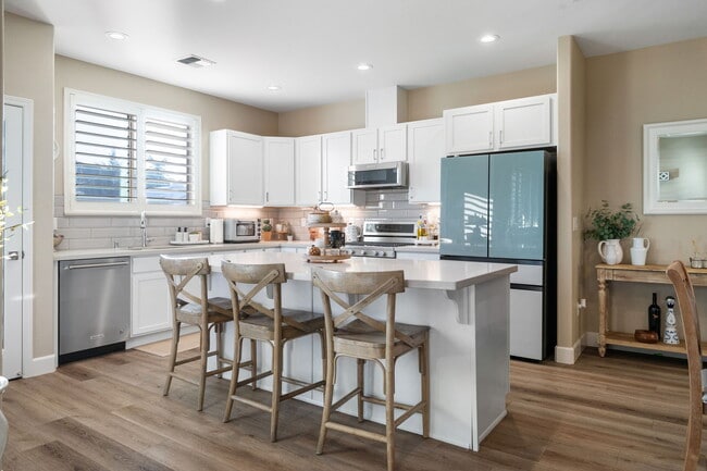 Building Photo - 638 Riverbed Cir