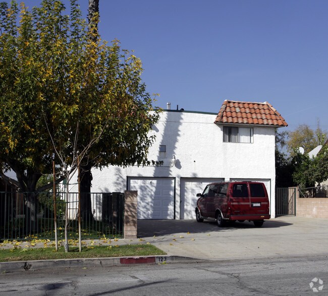 Building Photo - 123 Harps St