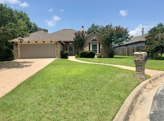 Primary Photo - 1306 Meadow Cove