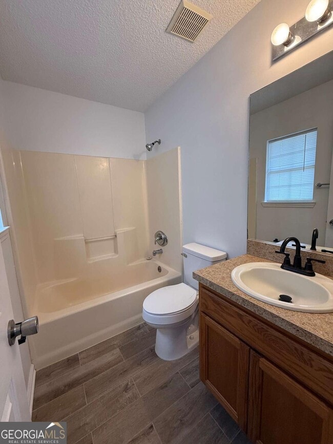 Building Photo - 105 Boxwood Ct