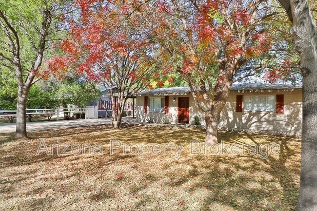 Building Photo - 144 E Vista Del Cerro Dr