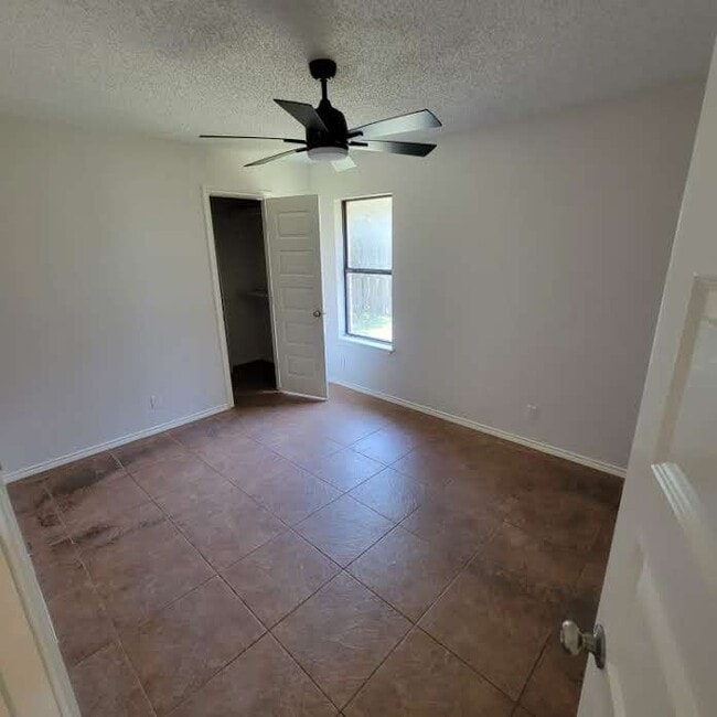 Building Photo - 581 Geraldine Ln