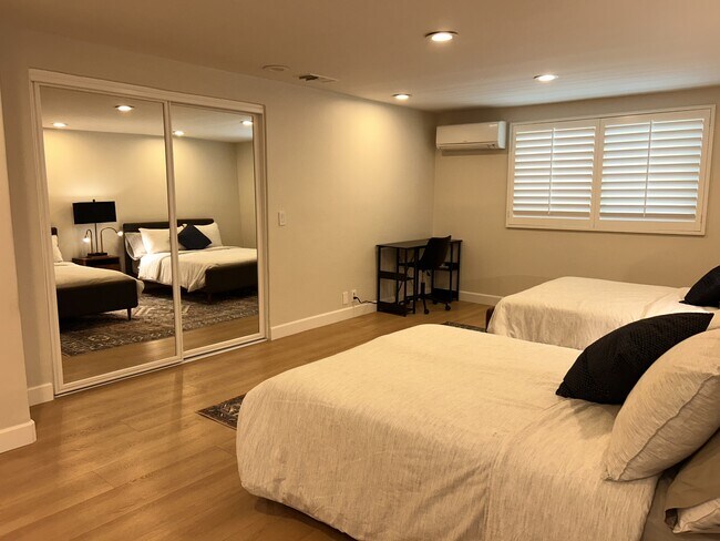 Building Photo - 3740 Ocean Dr