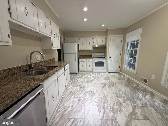 Building Photo - 12707 Harborview Ct