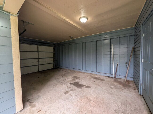 Building Photo - 310 Camellia Ave