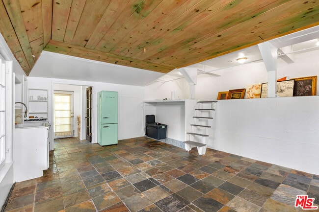 Building Photo - 6933 Vanland Trl