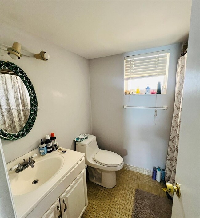 Building Photo - 600 NE 25th St