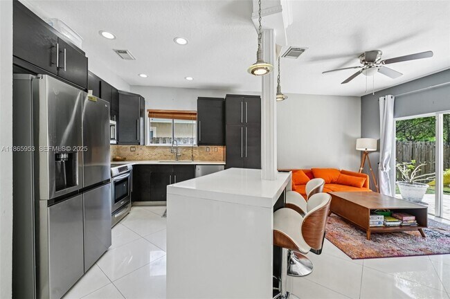 Building Photo - 3228 SE 3rd Dr