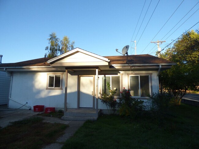 Building Photo - 4772/4776/4782 Sunnyview Rd NE Salem, OR 97305