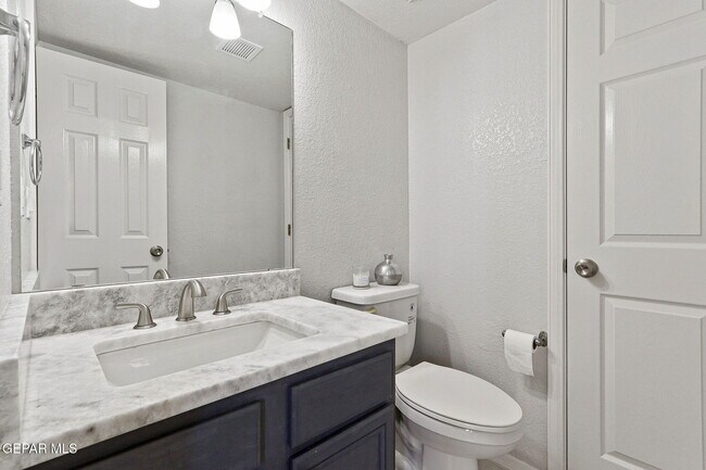 Building Photo - 6264 Escondido Dr