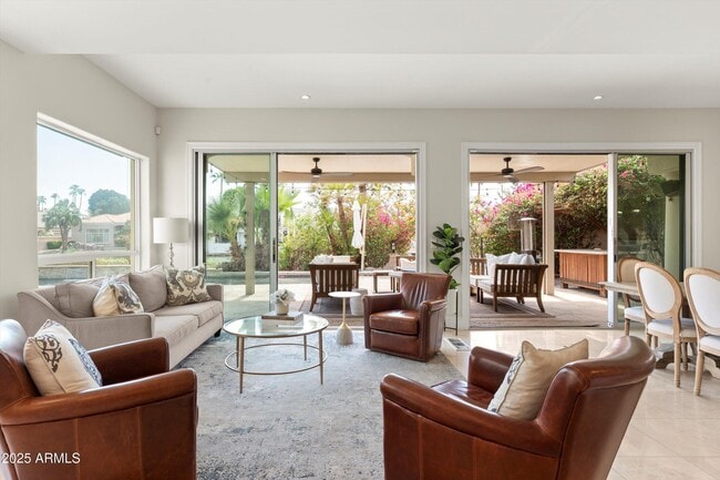 Building Photo - 1407 E Coral Cove Dr