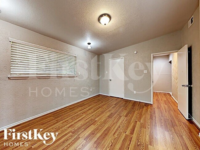 Building Photo - 2009 Tremont Ct