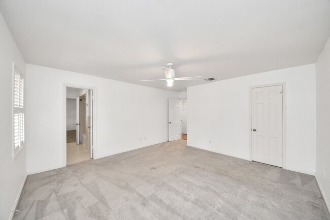Building Photo - 354 Knipp Rd