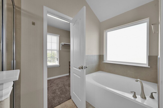 Building Photo - 11323 Creekway Bend Dr