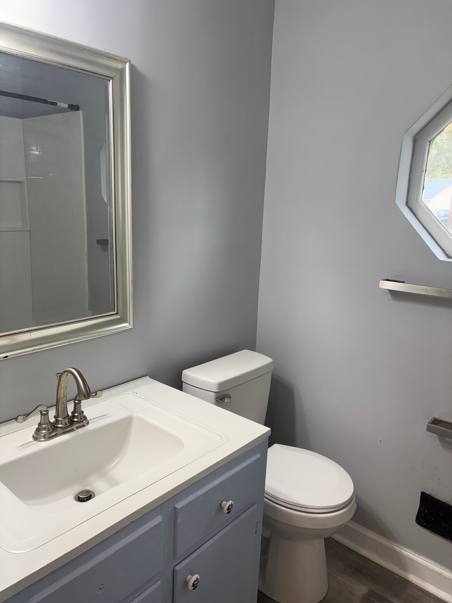 Guest bathroom - 6225 Branch Hill Cir
