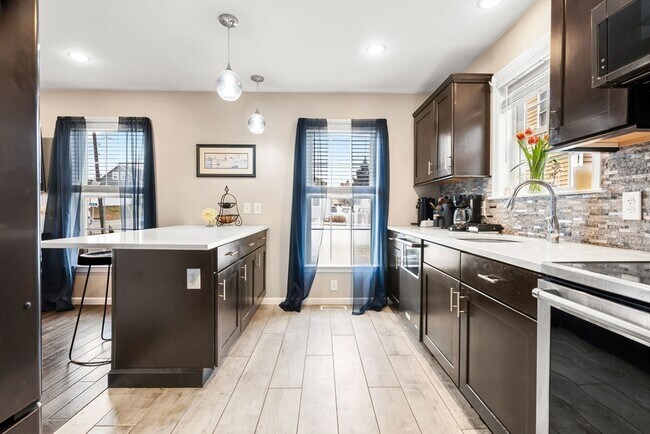 Building Photo - 98 Poplar St