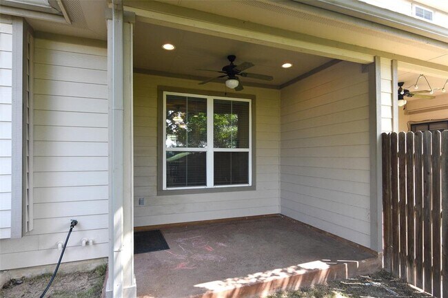 Building Photo - 13400 Briarwick Dr