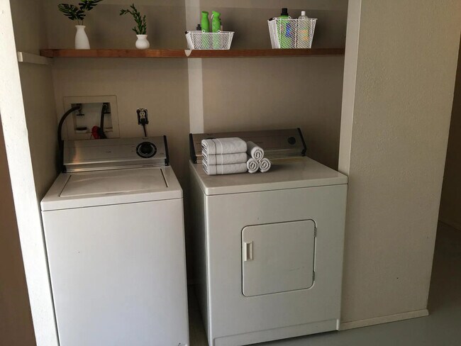 Building Photo - 418 NW Maryland St