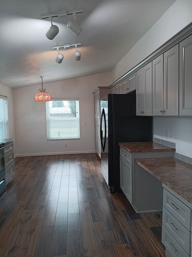 Building Photo - Country Living In The Independence Area Is...