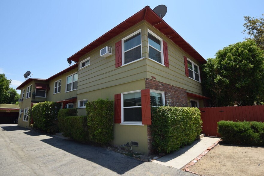 Primary Photo - 5656 Whitsett Ave