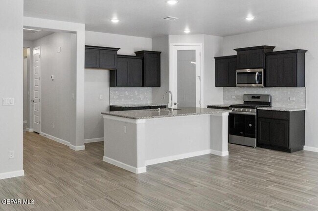 Building Photo - 512 Twilight Dr