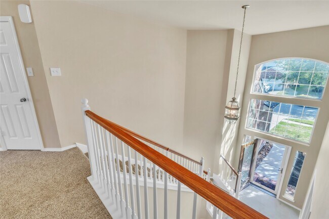 Building Photo - 2803 Lakecrest Way Dr