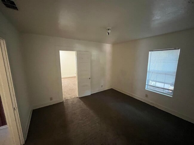 Building Photo - 2105 Joline St