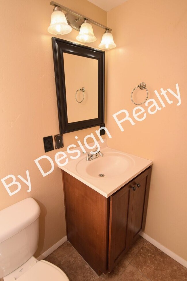 Building Photo - Pristine Remodeled Olive Grove 4 Bedroom 2...