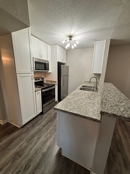 Fully renovated Kitchen - Memorial Fountain