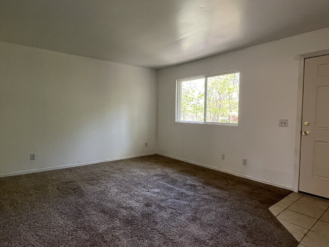 Building Photo - 2 Bedroom- Walking Distance to OSU Campus!!