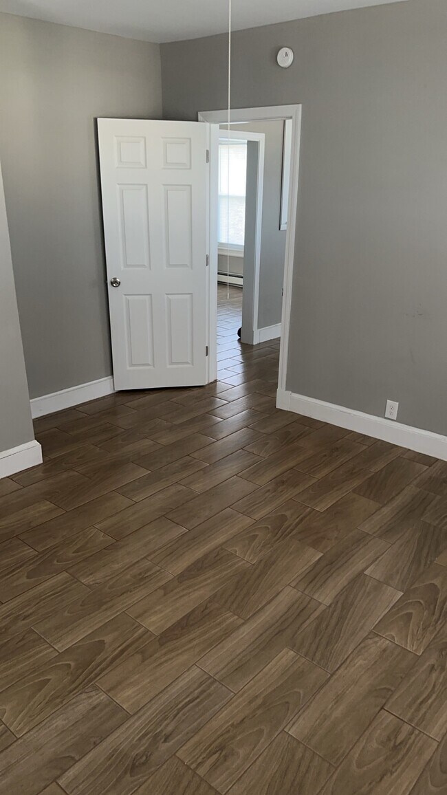 Building Photo - 64 Maplewood Ave