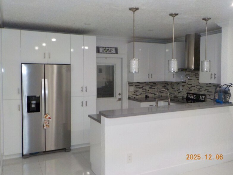 Building Photo - 1211 W 34th St