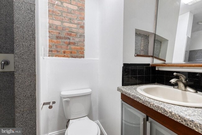 Building Photo - 422 Folcroft St