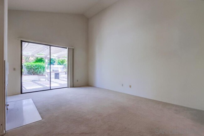 Building Photo - 11742 Avenida Sivrita