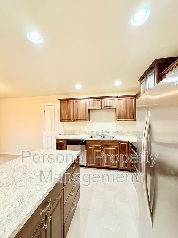 Building Photo - 6108 NE 71st Ave